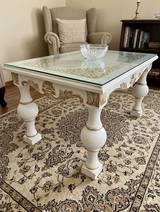 Zamonaviy oq stol (120×80) – yog‘och oyoqli
   Narxi 250$