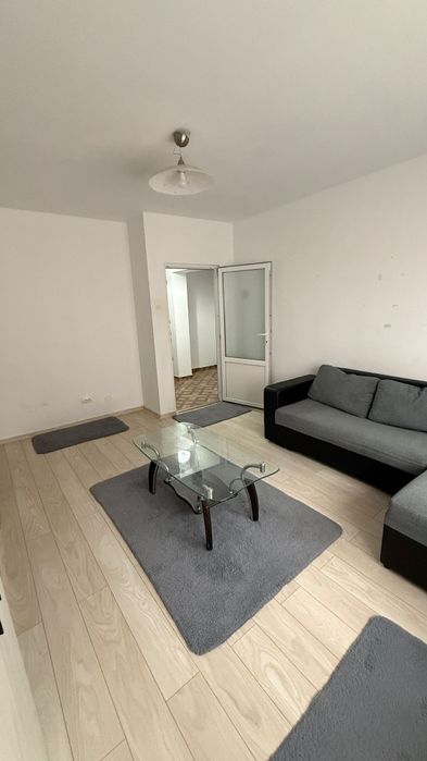 Închiriez garsoniera