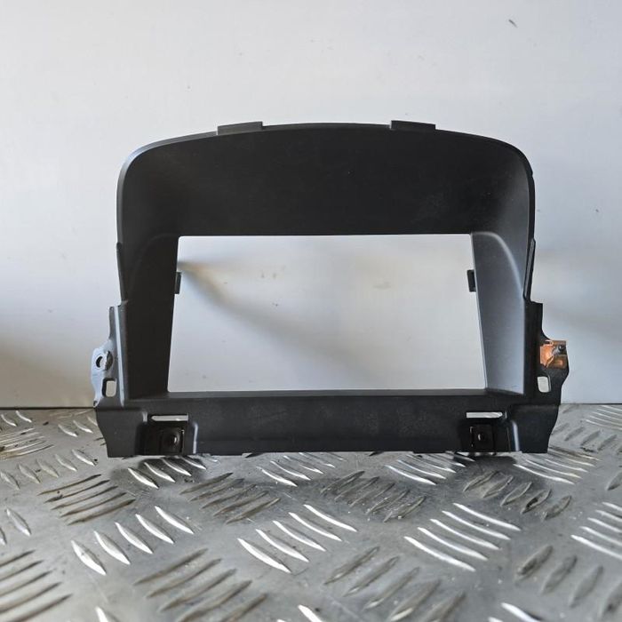 Rama display navigatie afisaj bord Opel Zafira C