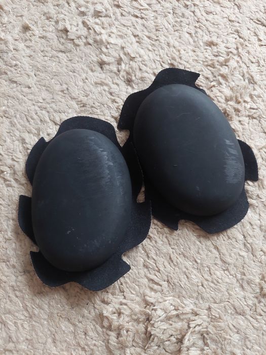 Slidere moto pentru pantaloni ,stare foarte buna