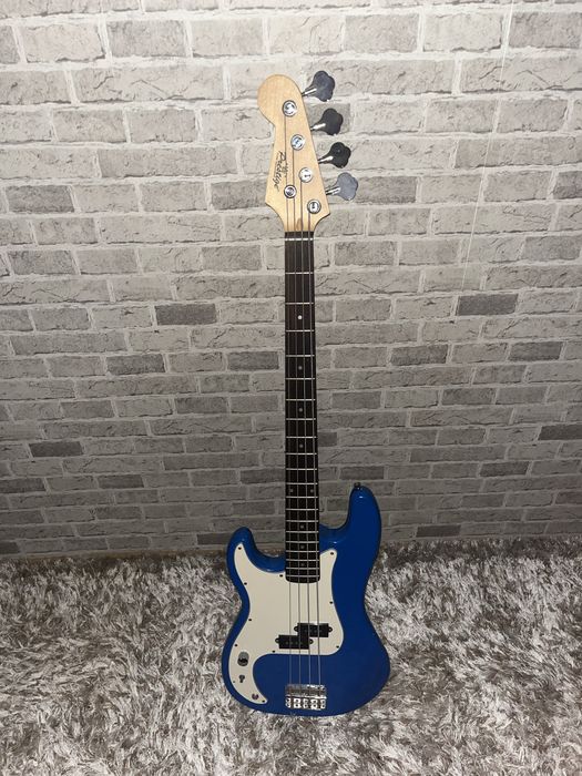 Vând chitară bass electrică Princess – Great Instruments, cu 4 corzi, finisaj albastru lucios.