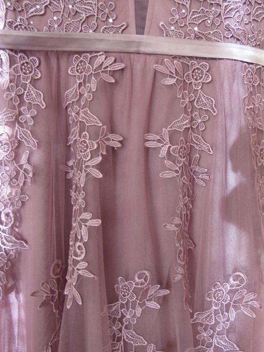 Красива елегантна официална рокля