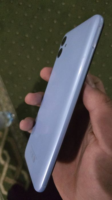 Продаам телефон срочно