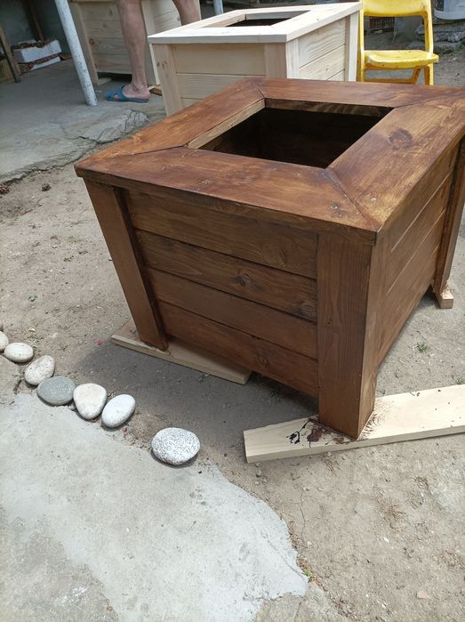 Саксии от дърво кашпи