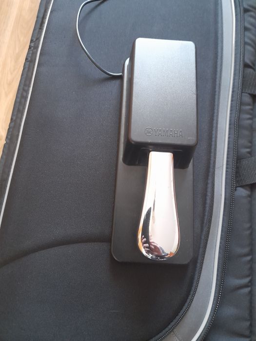 Vând pian yamaha cp 33
