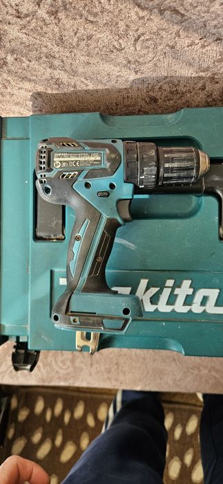 MAKITA комплект машини в много добро състояние, с зарядно и 5 батерии.