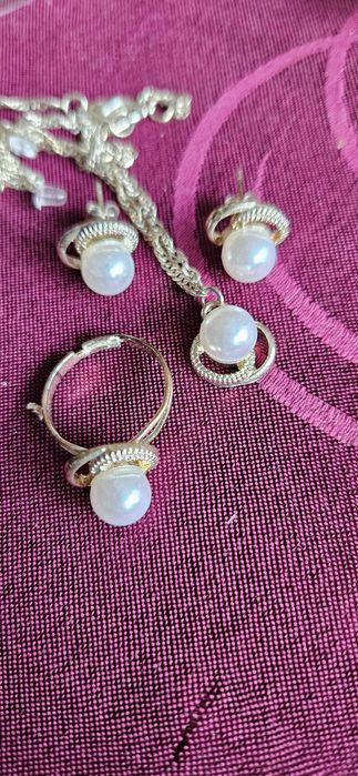 Обеци чисто нови