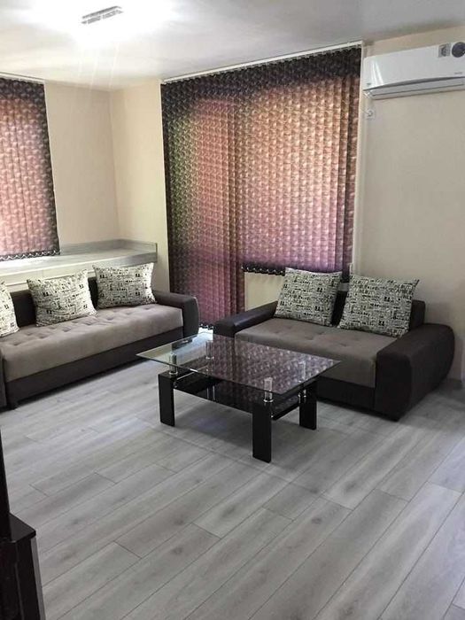 Дава се под наем Тристаен апартамент в Пловдив, Център - 110 кв.м за 714 € - Снимка #1