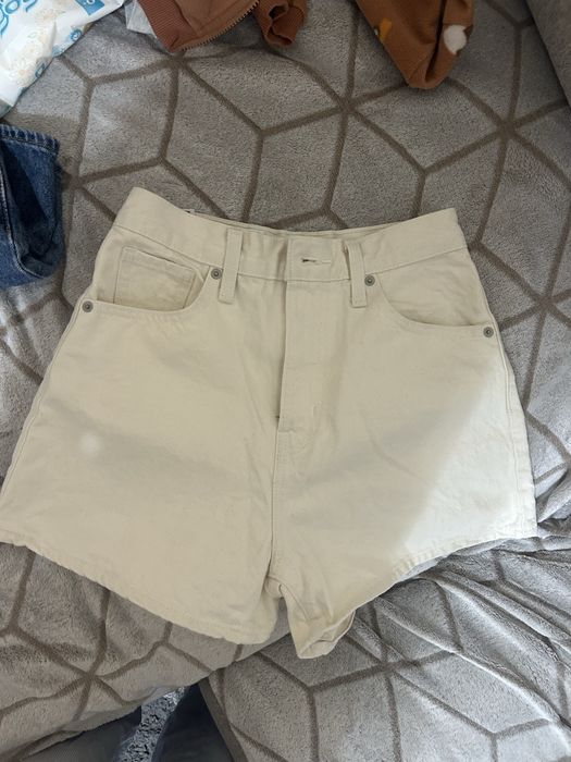 късото ново състояние на Levi's