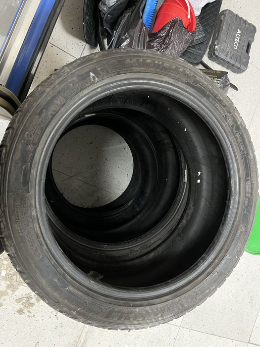 MICHELIN  шины компелк очень хорошый состояние