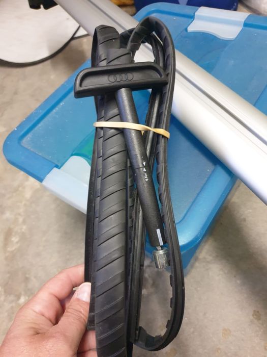 Set 2 bare din aluminiu transversale. Audi Q8.