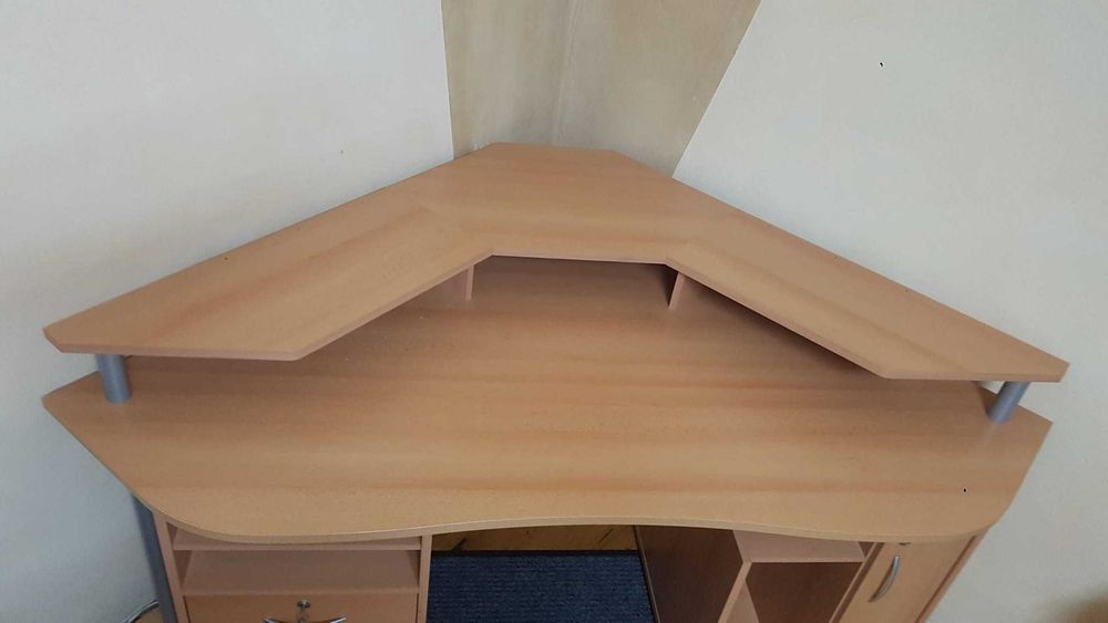 Birou pe colt foarte spatios