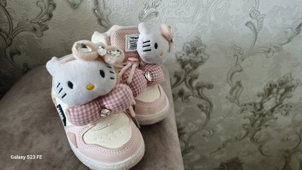 Детские кроссовки для девочки