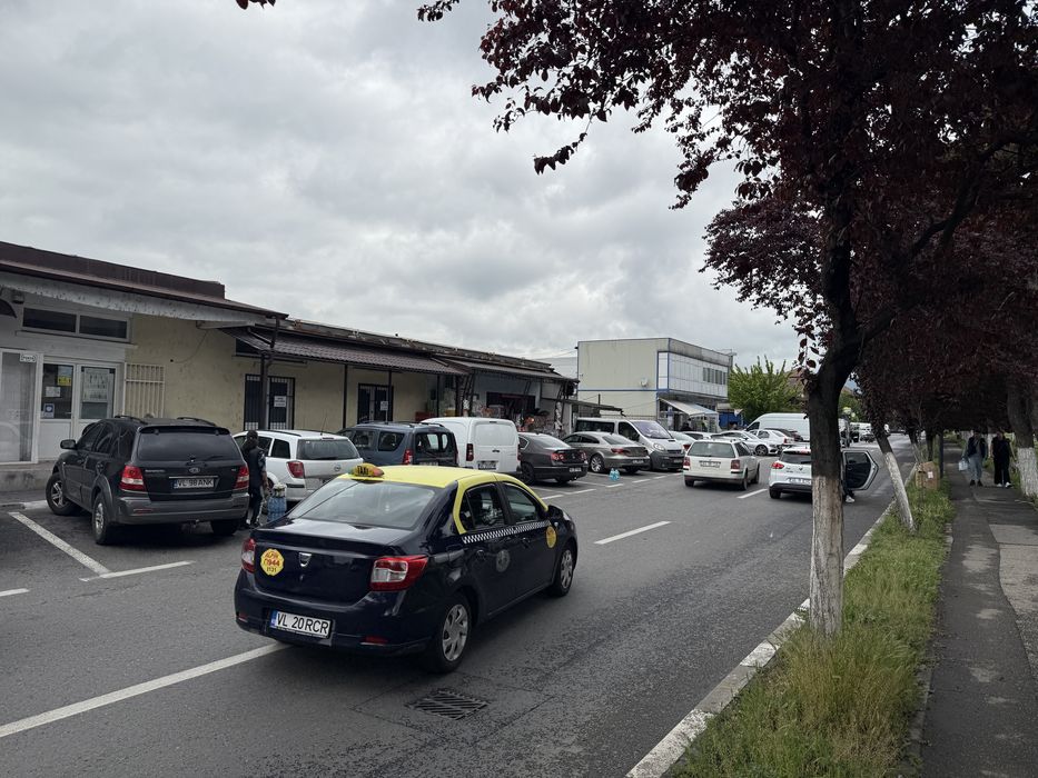 Vând spațiu comercial