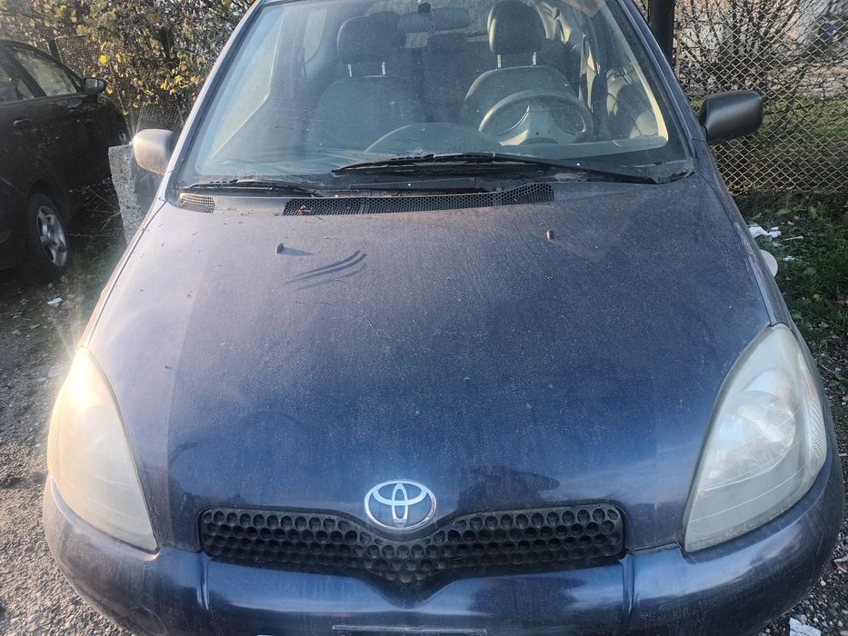 Toyota Yaris 1.0 vvti na casti