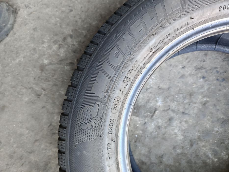 Всесезонни гуми -15цола -205/60-1бр.-65лв."MICHELIN"