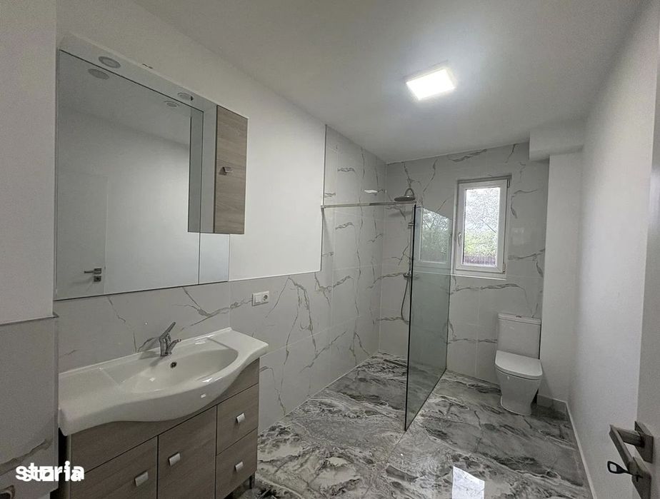 Parter casă nouă de închiriat – 110 mp, 3 camere, curte