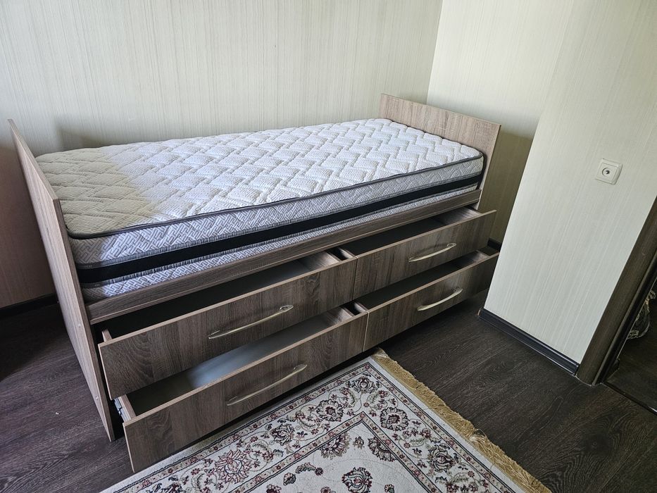 Детская кровать с полками !