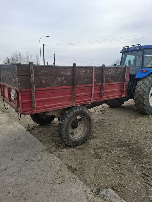Remorcă de tractor basculabila