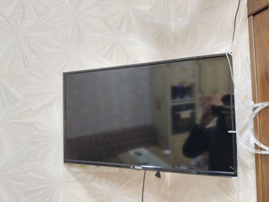 Televizor sotiladi