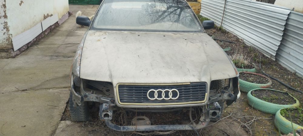 На разбор Ауди 100  с4