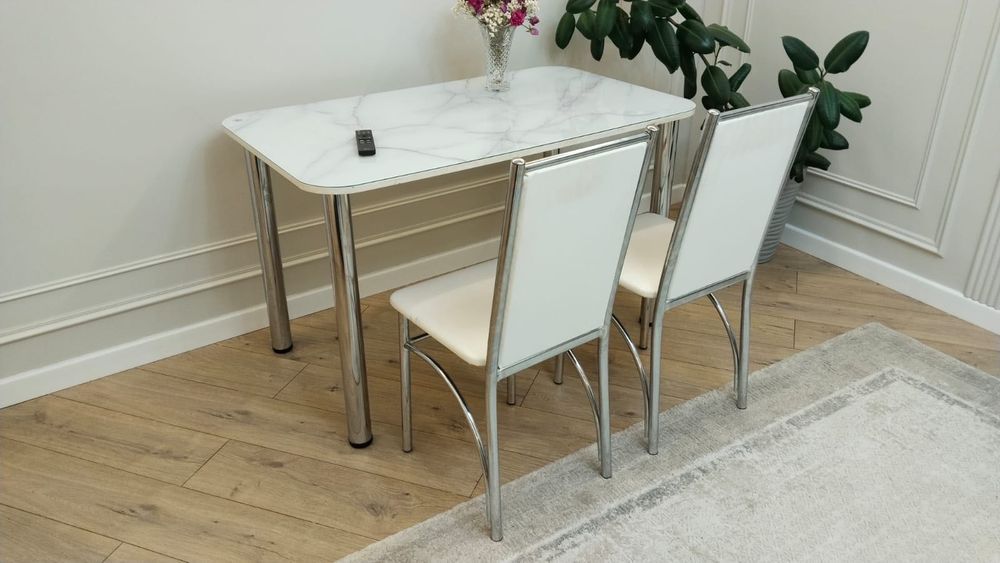 Продается стол со стульями