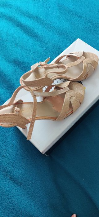 Sandale.elegante material textil