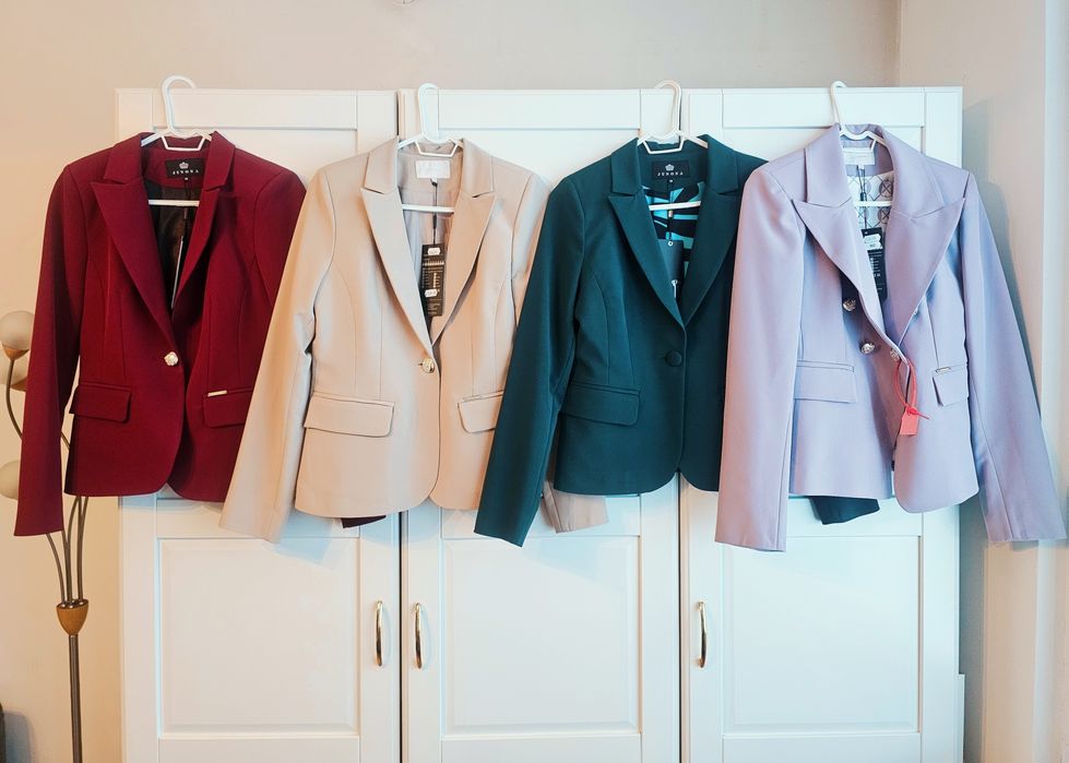 Нови дамски костюми Junona/ комплекти