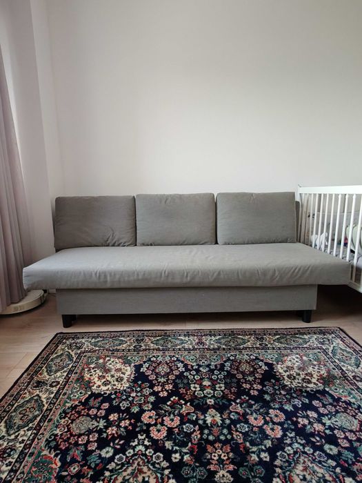 Canapea extensibila 3 locuri Ikea cu spatiu depozitare, stare foarte buna