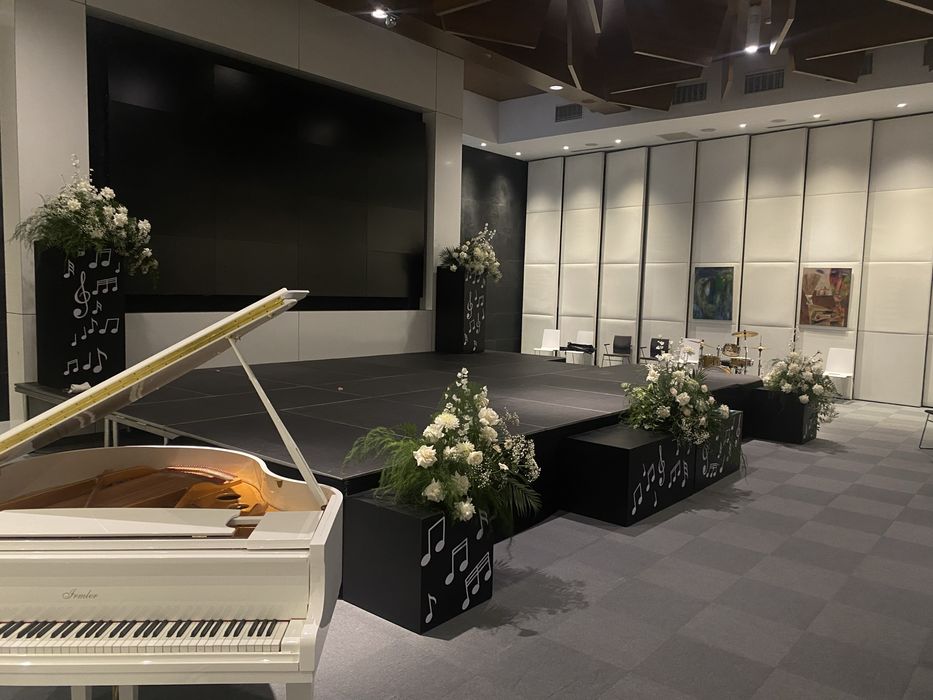 Сцена для музыкантов, подиум