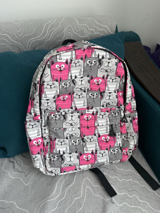 Яркий рюкзак с принтом котов