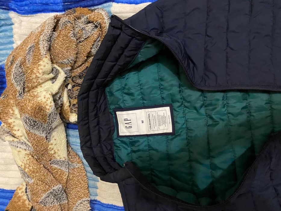 Продам жилетку GAP