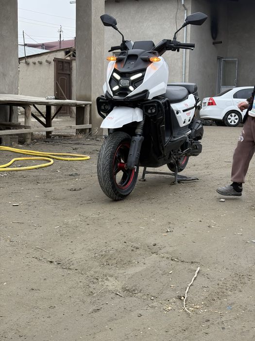 Skuter Moto sotiladi srochni