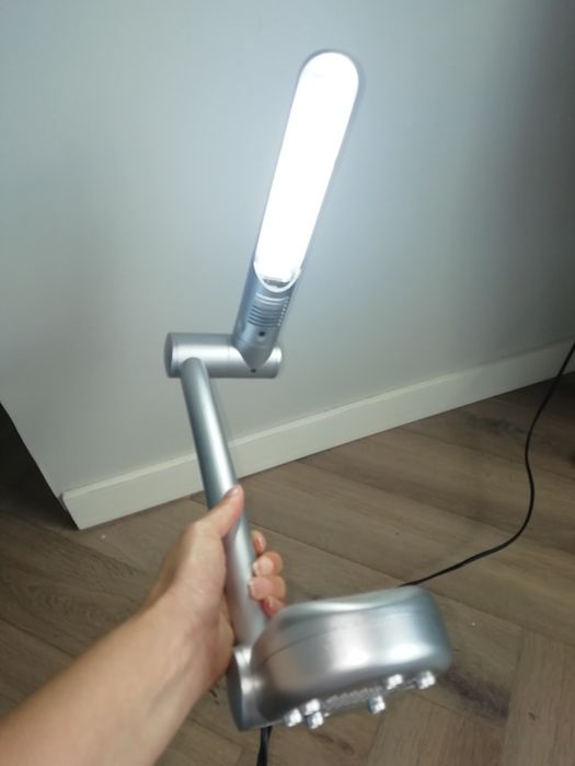 Очень экономная лампа! Новая.