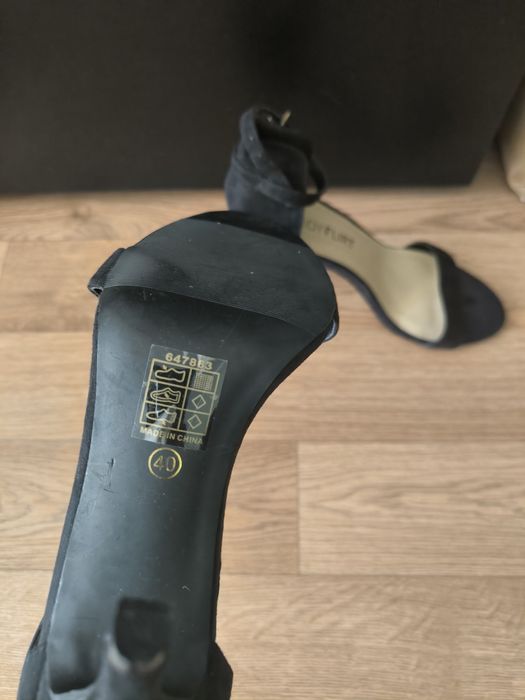 Продам обувь б/ в хорошем состоянии