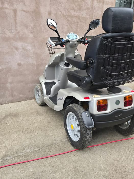 Cărucior electric