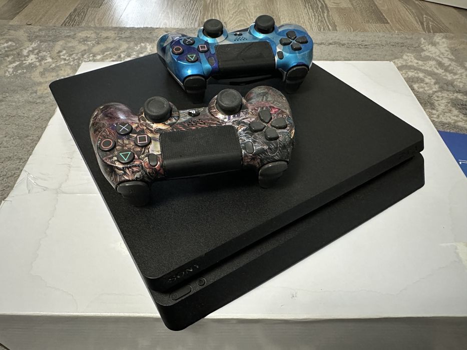 Se vinde PS4 stare buna