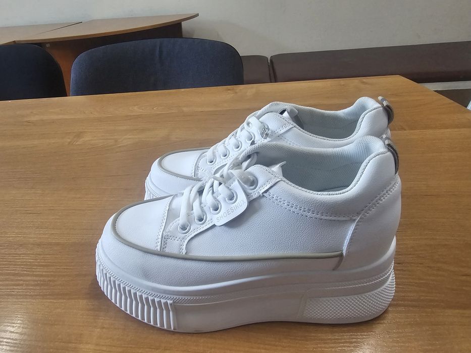 Кроссовки белые 37 размер