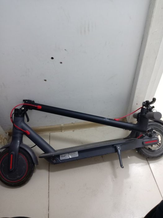 Продам Электросамокат Xiaomi m365