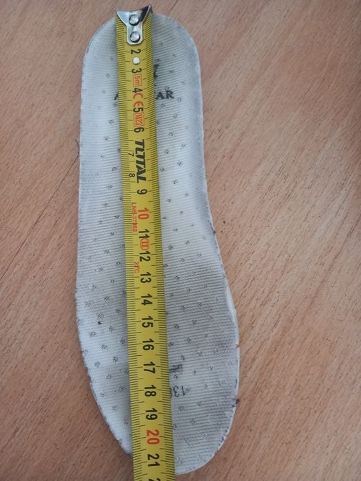 Запазени обувки подходящи за училище