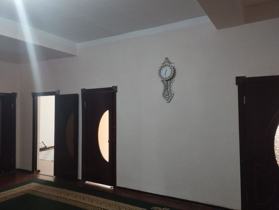 Шахар марказидан квартира сотилади 4 хонали 183кв.м.