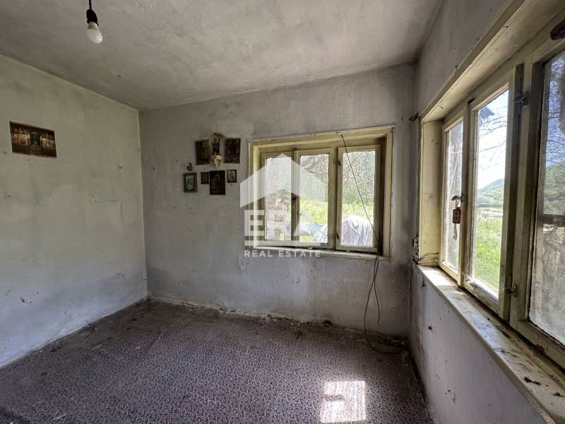 Ексклузивно! Едноетажна къща с изба и таванско помещение в село Невша,