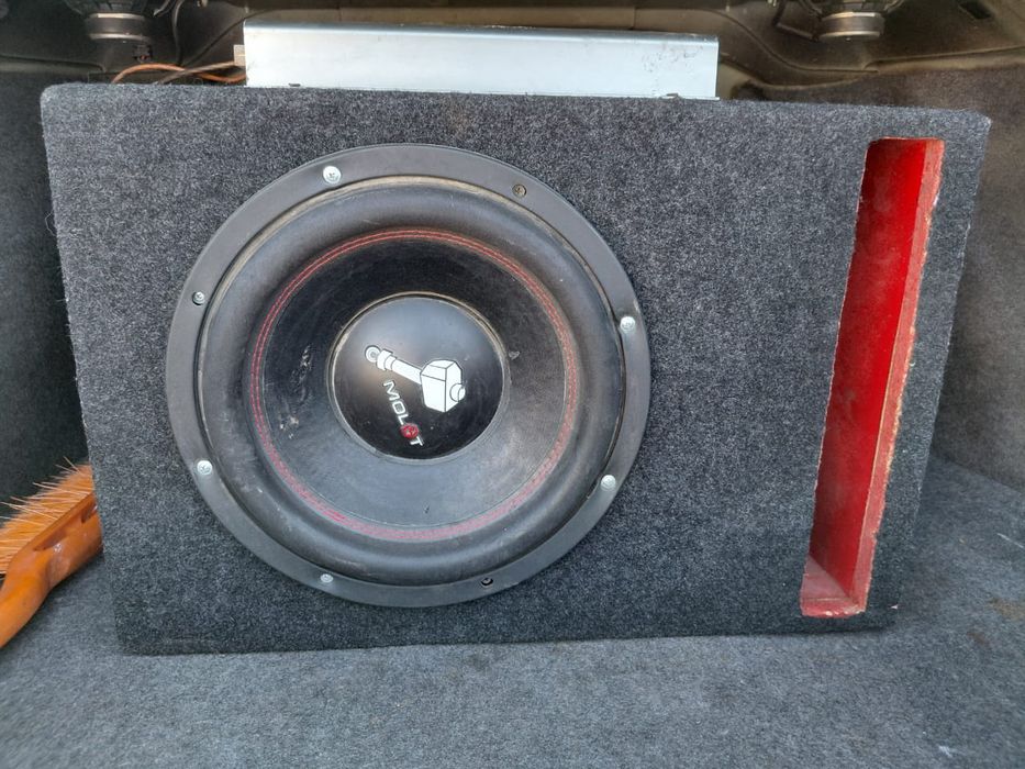 Продам сабвуфер с усилителем