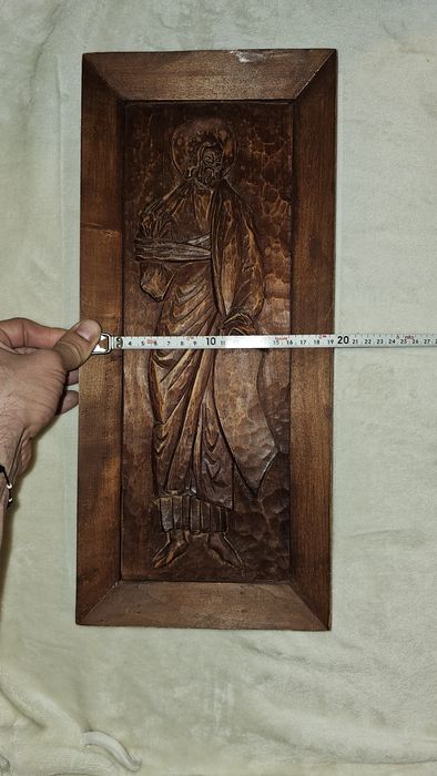 Icoana sculptată manual din lemn masiv