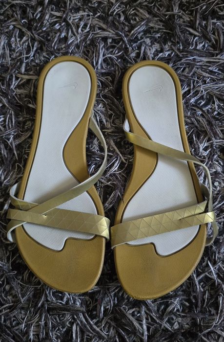Slapi/ flip flops Nike aurii