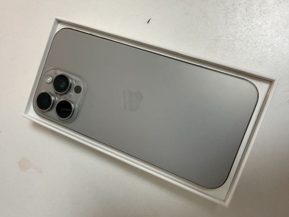 Продам iphone 15 pro max 256gb