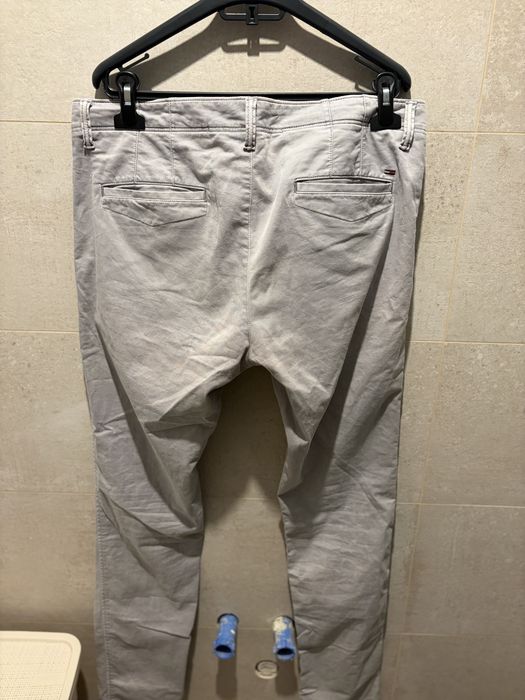 Vand pantaloni casual Tomi Hilfiger