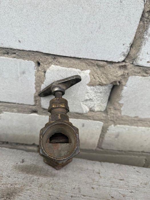 Бронзовый вентильный кран на 25