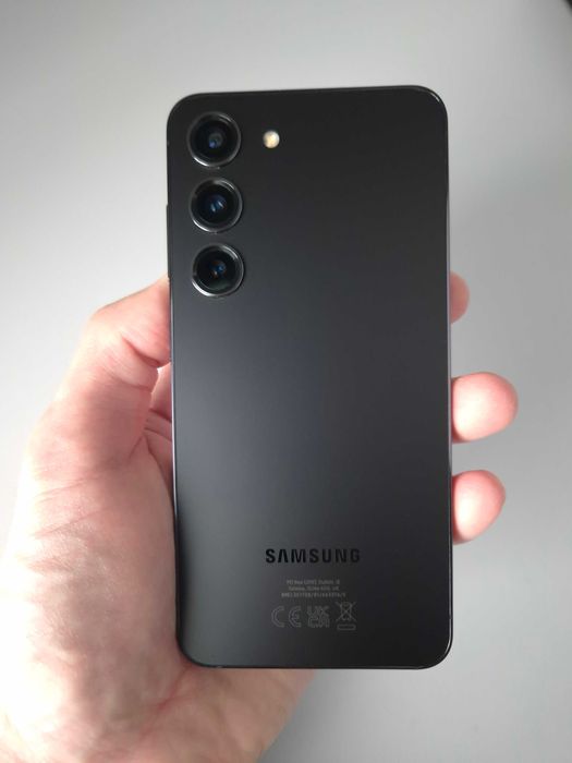 ОТЛИЧЕН! Samsung Galaxy S23, 256 GB, Black + 4 Кейса и 9 Протектора