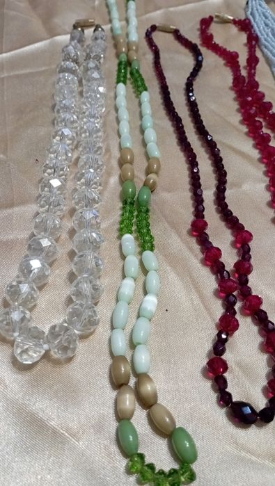 Бусы советского периода Аврора бориалис,сатиновые, гранат чешский и др